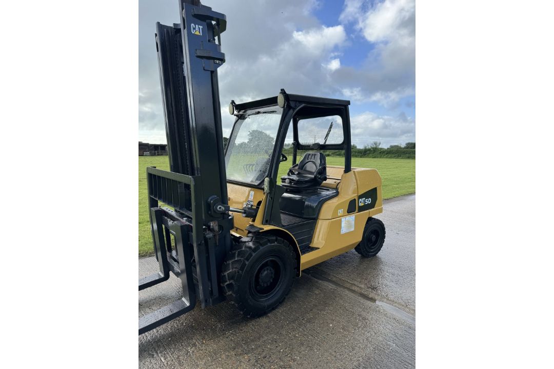 2013, CATERPILLAR - 5 Tonne Diesel Forklift (5,752 hours) - Image 1 of 7