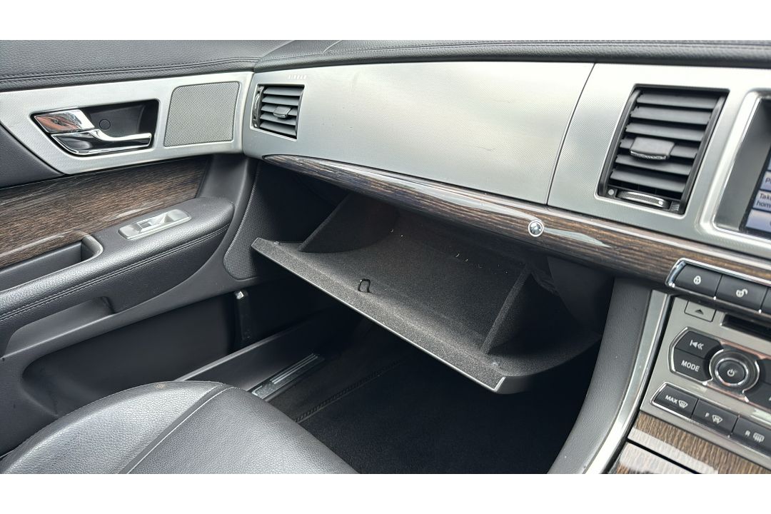 2015, JAGUAR XF/X250 (Automatic) 5 Door Saloon - 50,596 miles - Image 43 of 44