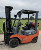 2004, TOYOTA - 1.8 Tonne Gas Forklift (container / triple mast - 7101 hours)
