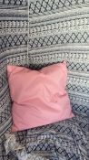 **NOW NO RESERVE** 17 Assorted Cushions