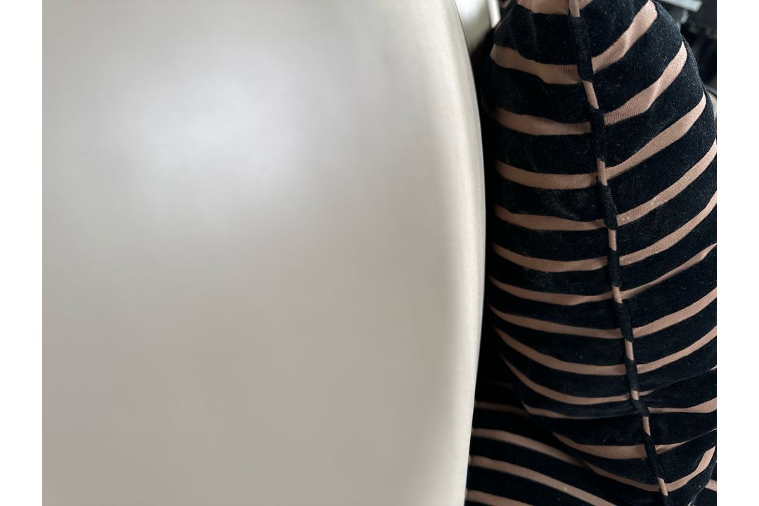 David Linley Cream Leather Back Sofa - Image 7 of 11
