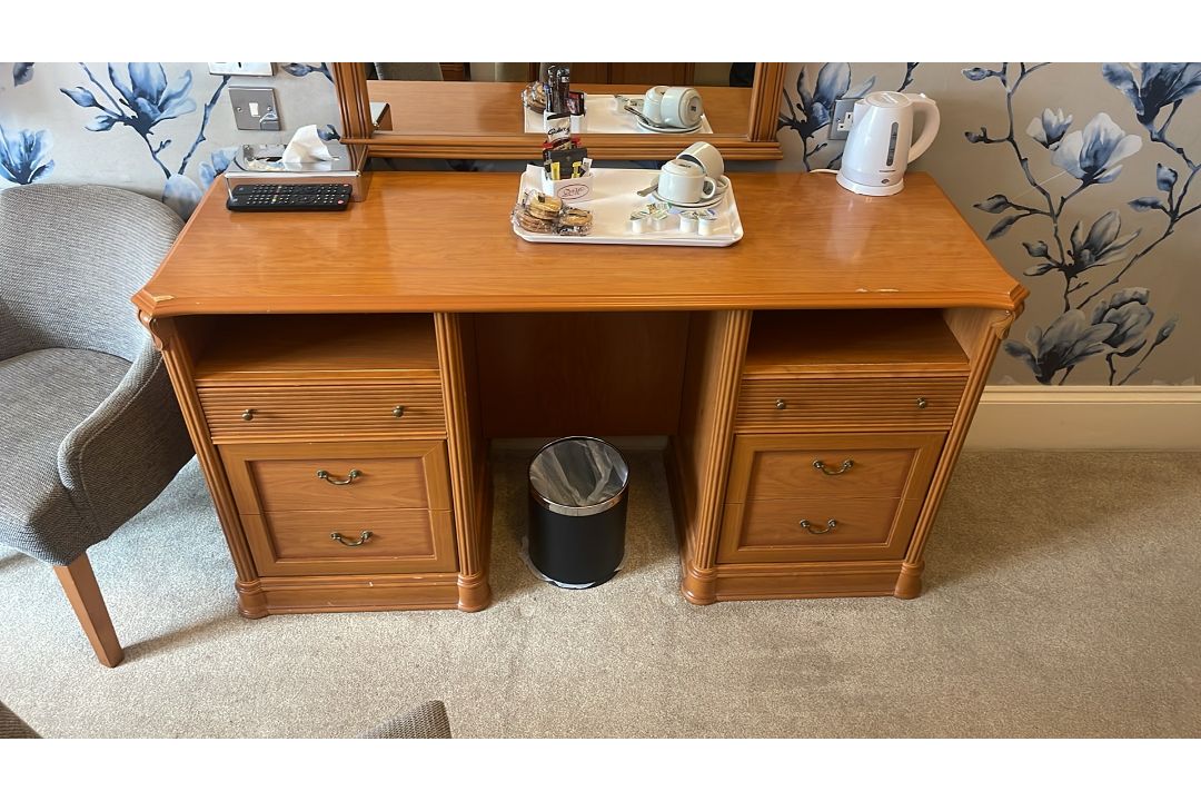 NO Reserve - Entire Contents Of Hotel Double Bedroom - Image 11 of 21