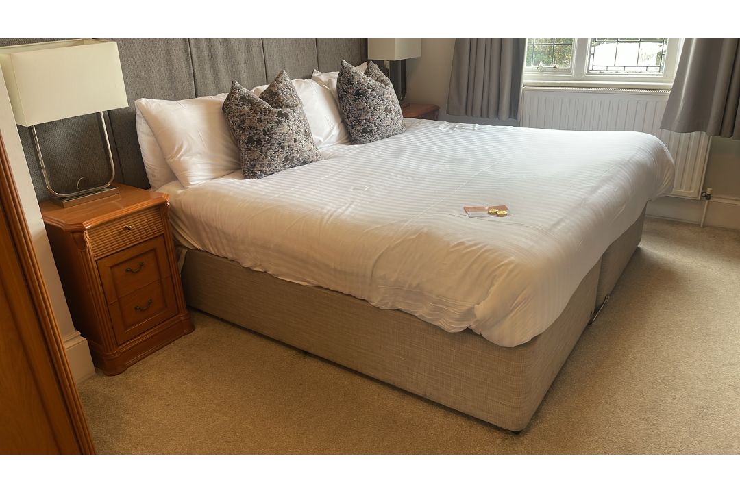 NO Reserve - Entire Contents Of Hotel Double Bedroom - Image 6 of 21