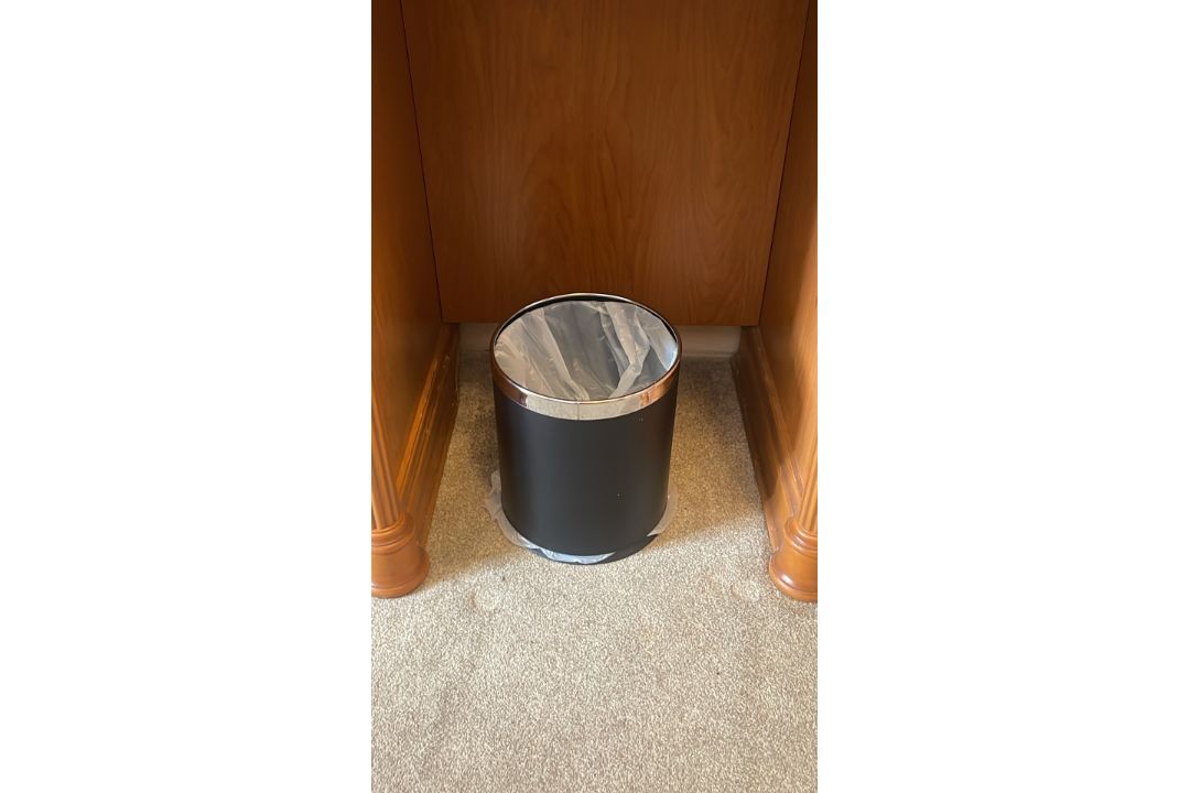 NO Reserve - Entire Contents Of Hotel Double Bedroom - Image 10 of 21