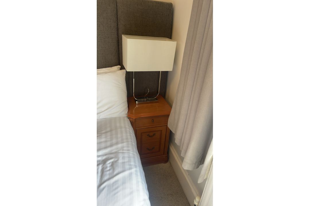 NO Reserve - Entire Contents Of Hotel Double Bedroom - Image 4 of 21