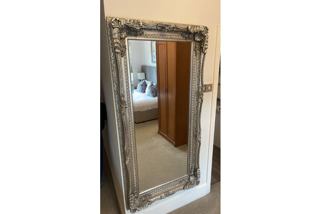 NO Reserve - Entire Contents Of Hotel Double Bedroom - Image 15 of 21