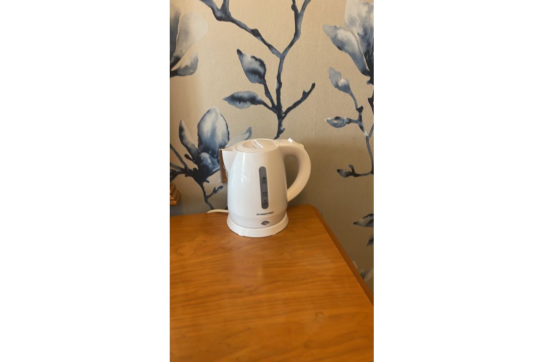 NO Reserve - Entire Contents Of Hotel Double Bedroom - Image 14 of 21