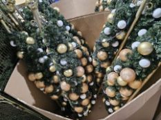 NO RESERVE 6 Illuminated Christmas Garlands