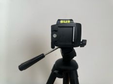 NO RESERVE National Geographic Tripod With Spirit Level