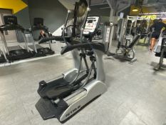 True Fitness Cross Trainer 900