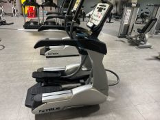 True Fitness Cross Trainer 900