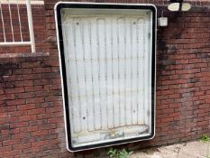 NO RESERVE - Power LED MUH-V2G-AP Light Box