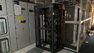 NO RESERVE - HP Server / Network Cabinet