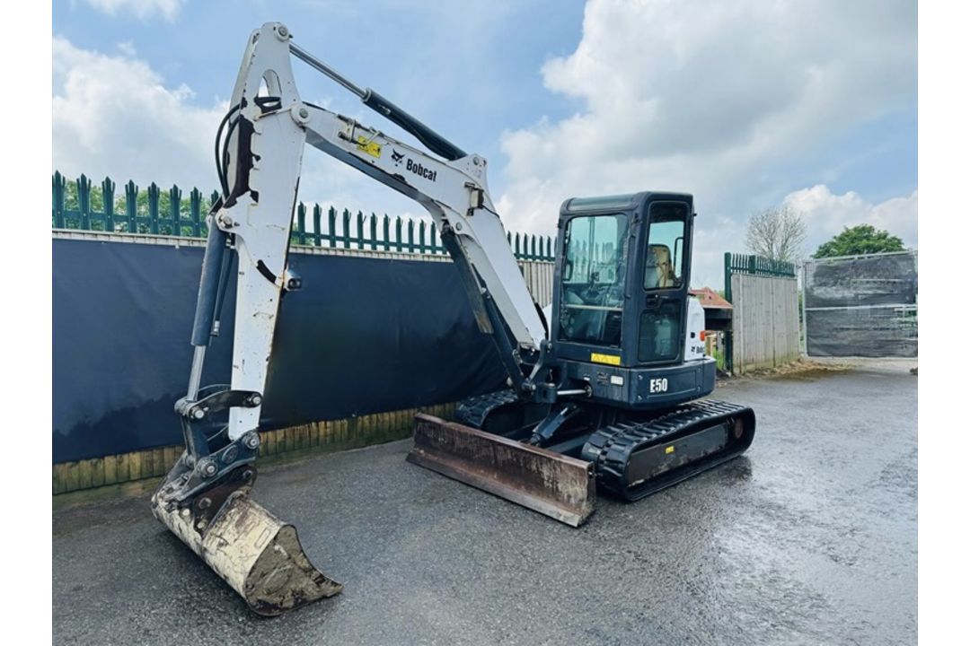 2014 - BOBCAT E50 (4523 hours) - Image 1 of 13