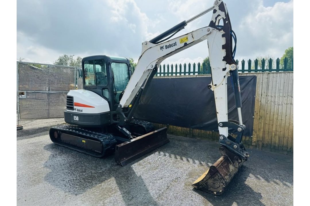 2014 - BOBCAT E50 (4523 hours) - Image 2 of 13
