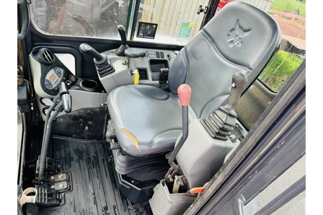 2014 - BOBCAT E50 (4523 hours) - Image 4 of 13