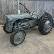 MASSEY FERGUSON - Vintage Tractor