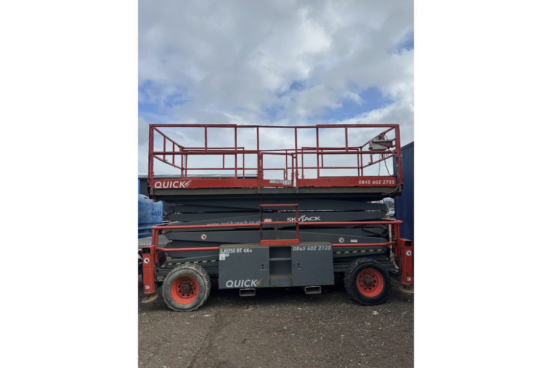 2015, SKYJACK - SJ9250RT (4x4 Scissor Lift) 2,428 hours - Image 14 of 15