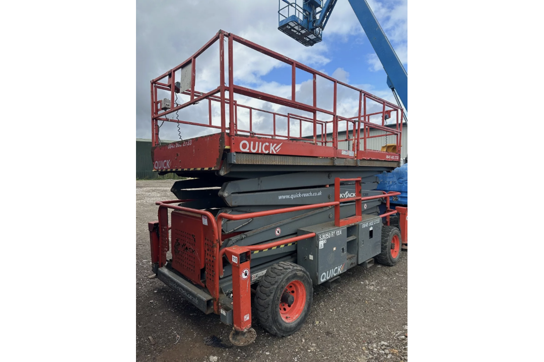 2015, SKYJACK - SJ9250RT (4x4 Scissor Lift) 2,428 hours - Image 4 of 15