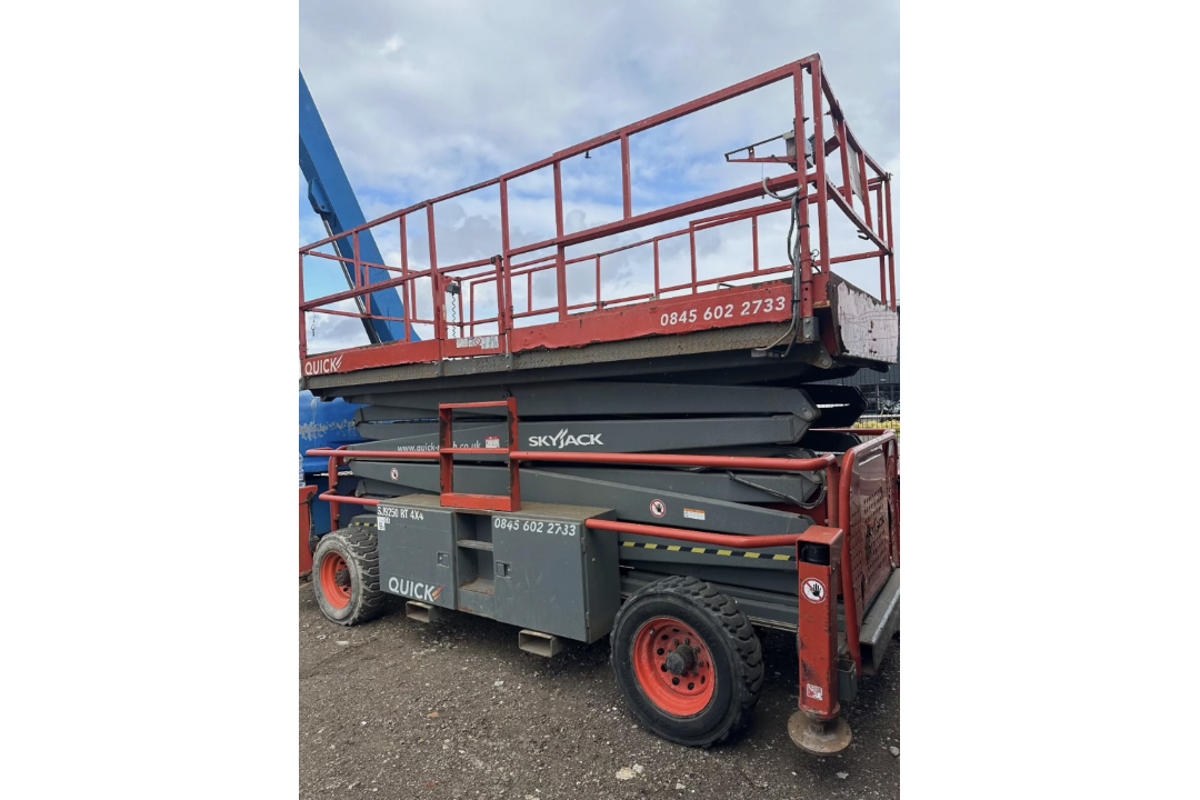 2015, SKYJACK - SJ9250RT (4x4 Scissor Lift) 2,428 hours - Image 15 of 15