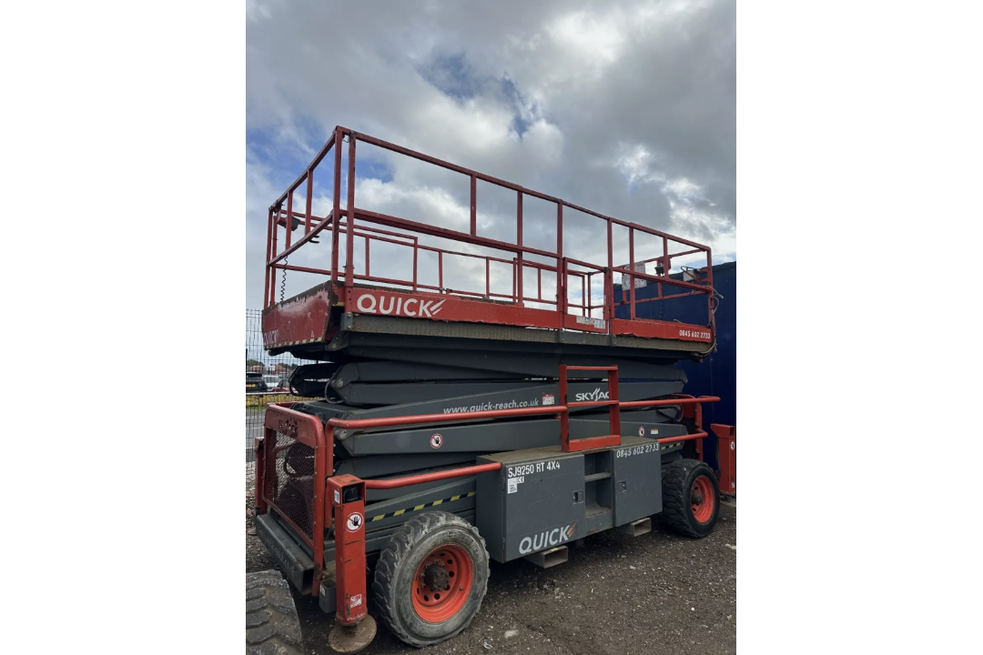 2015, SKYJACK - SJ9250RT (4x4 Scissor Lift) 2,428 hours - Image 1 of 15