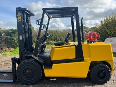 1998, YALE - 5 Tonne Gas Forklift (5,475 hours)