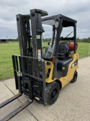 CATERPILLAR - 1.8 Tonne Gas Forklift (container - triple mast, 4230 hours)