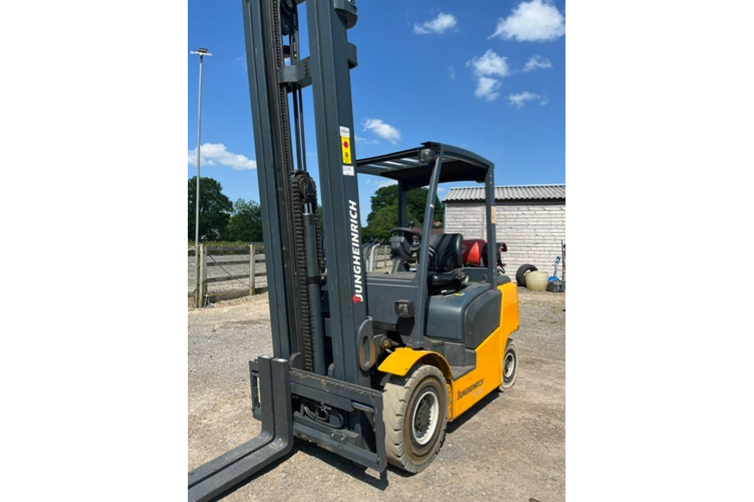 2015, JUNGHEINRICH - 2.5 Tonne Gas Forklift (6247 hours) - Image 1 of 7