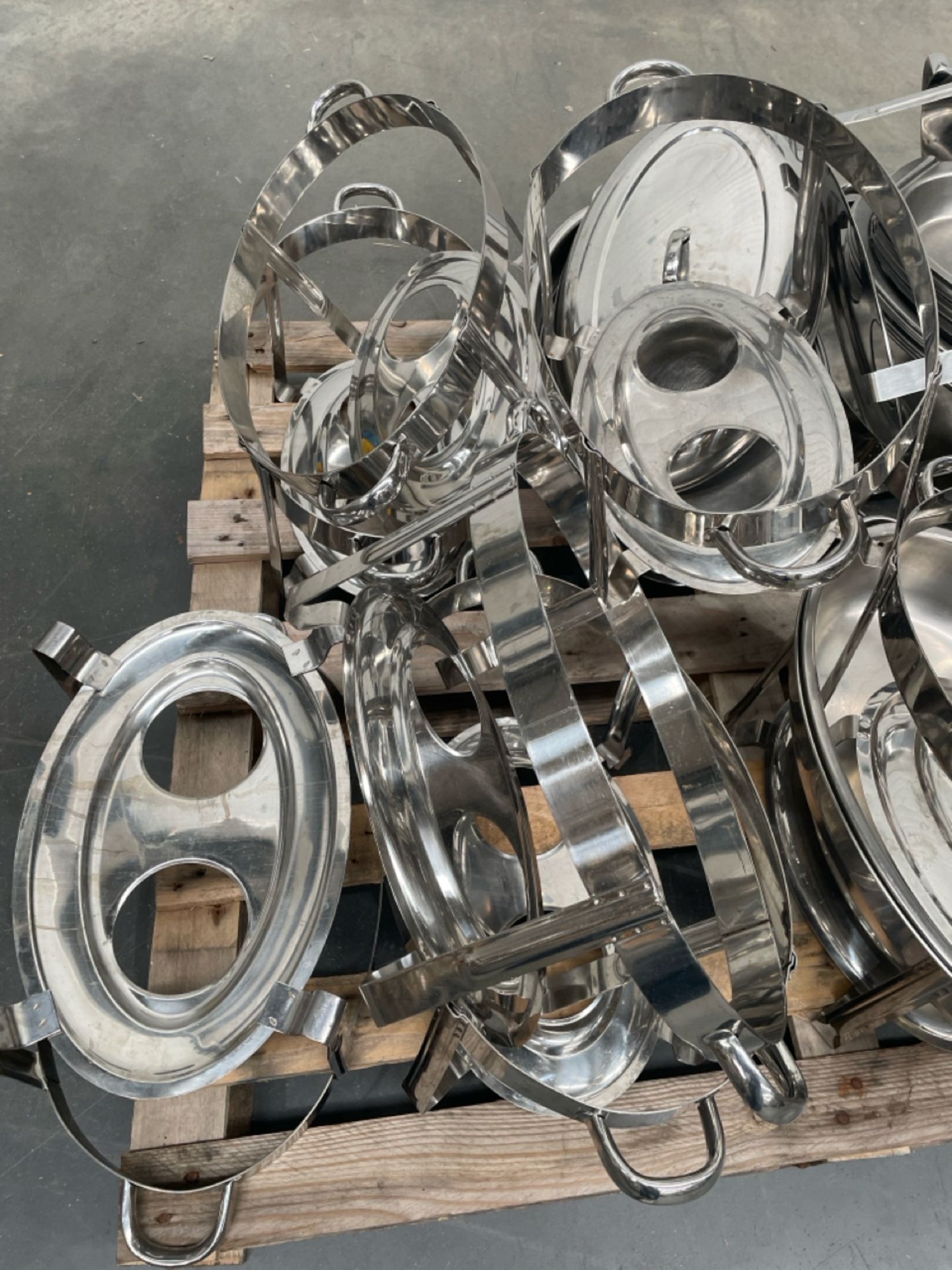 NO RESERVE Pallet Of Chafing Dishes - Image 2 of 3