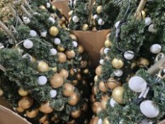 NO RESERVE 6 Illuminated Christmas Garlands