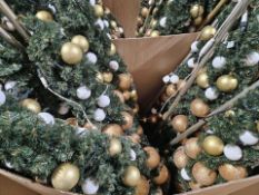 NO RESERVE 6 Illuminated Christmas Garlands