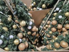 NO RESERVE 6 Illuminated Christmas Garlands