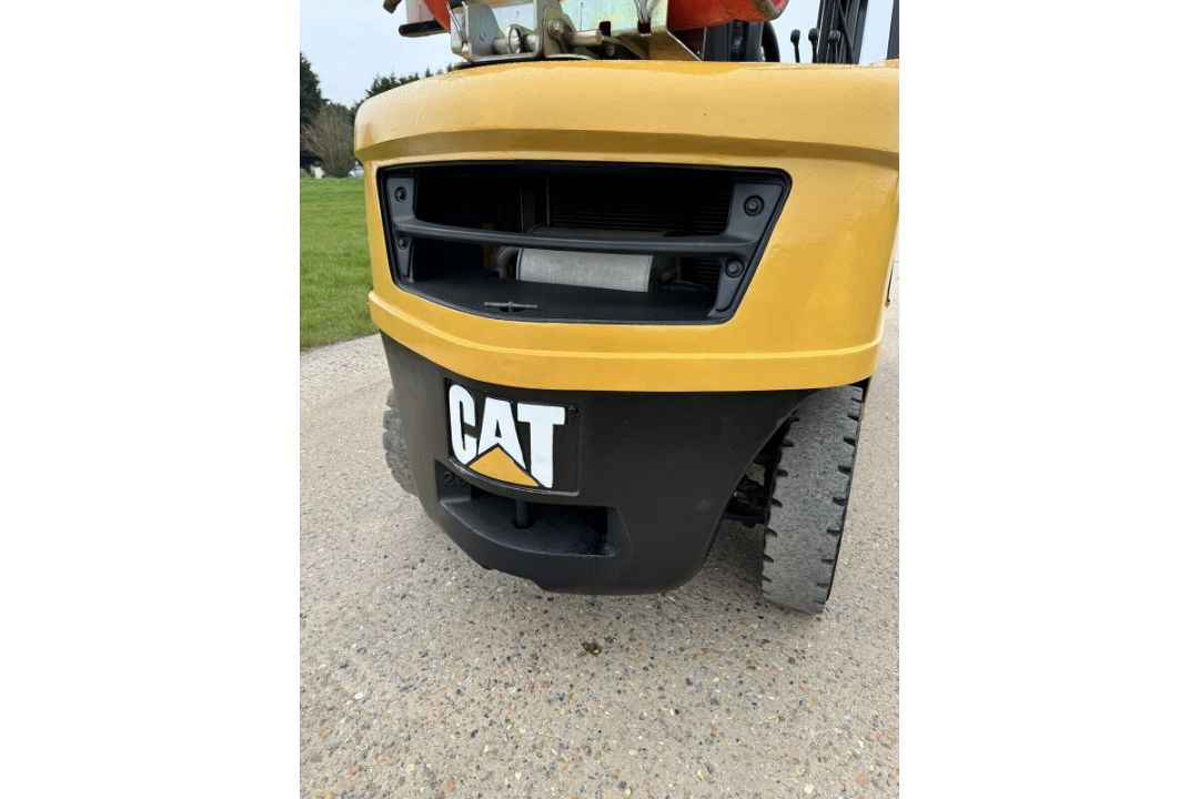2015, CATERPILLAR - 2.5 Tonne Gas Forklift With Side Shift - Image 3 of 6