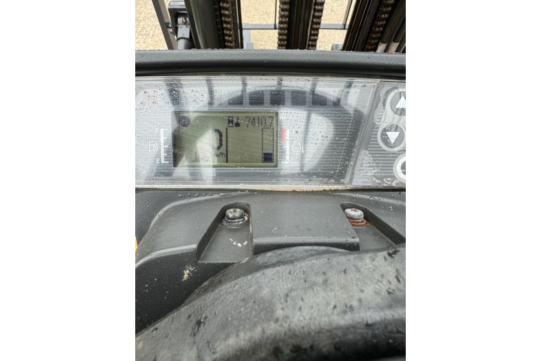 2015, CATERPILLAR - 2.5 Tonne Gas Forklift With Side Shift - Image 5 of 6