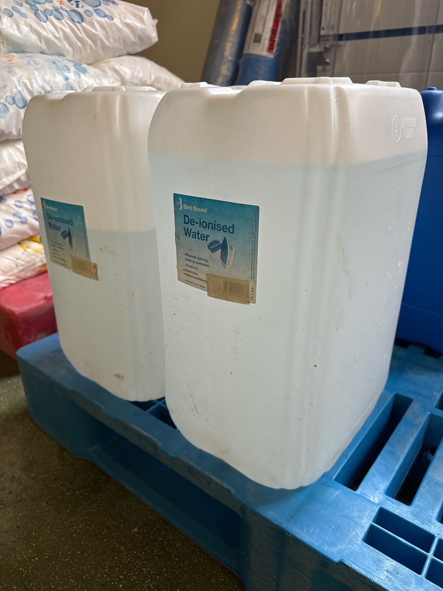 NO RESERVE De-Ionised Water Jugs x2 - Image 4 of 4