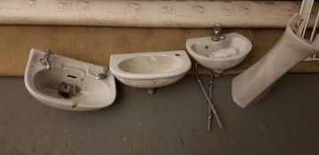 NO RESERVE Small White Hand Basins & One Pedestal