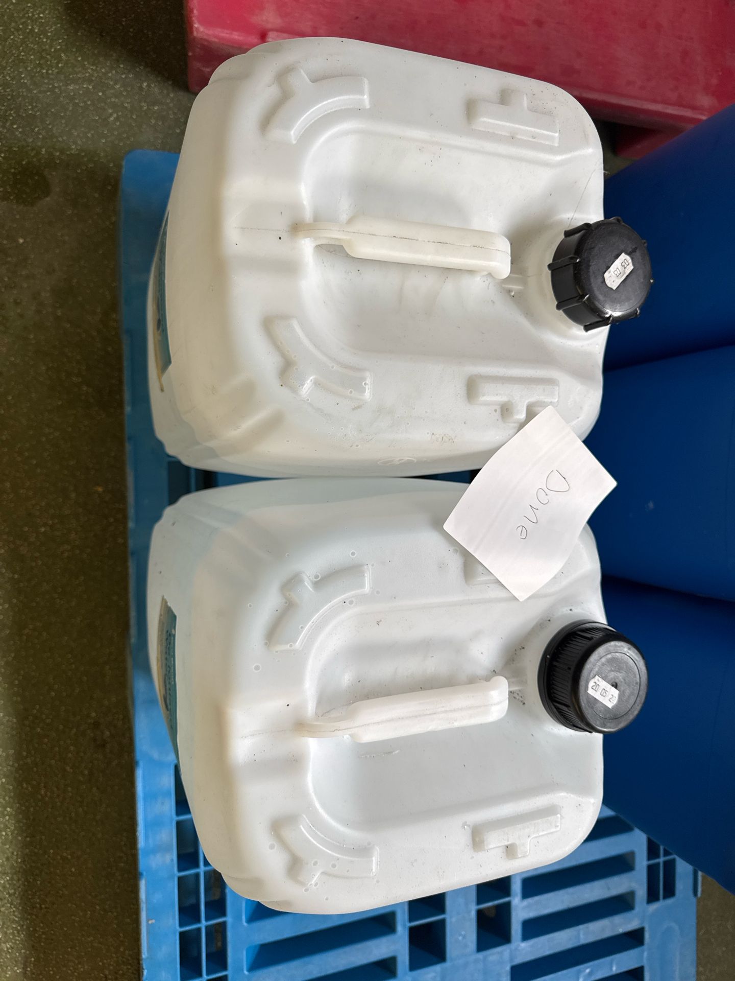 NO RESERVE De-Ionised Water Jugs x2 - Image 2 of 4