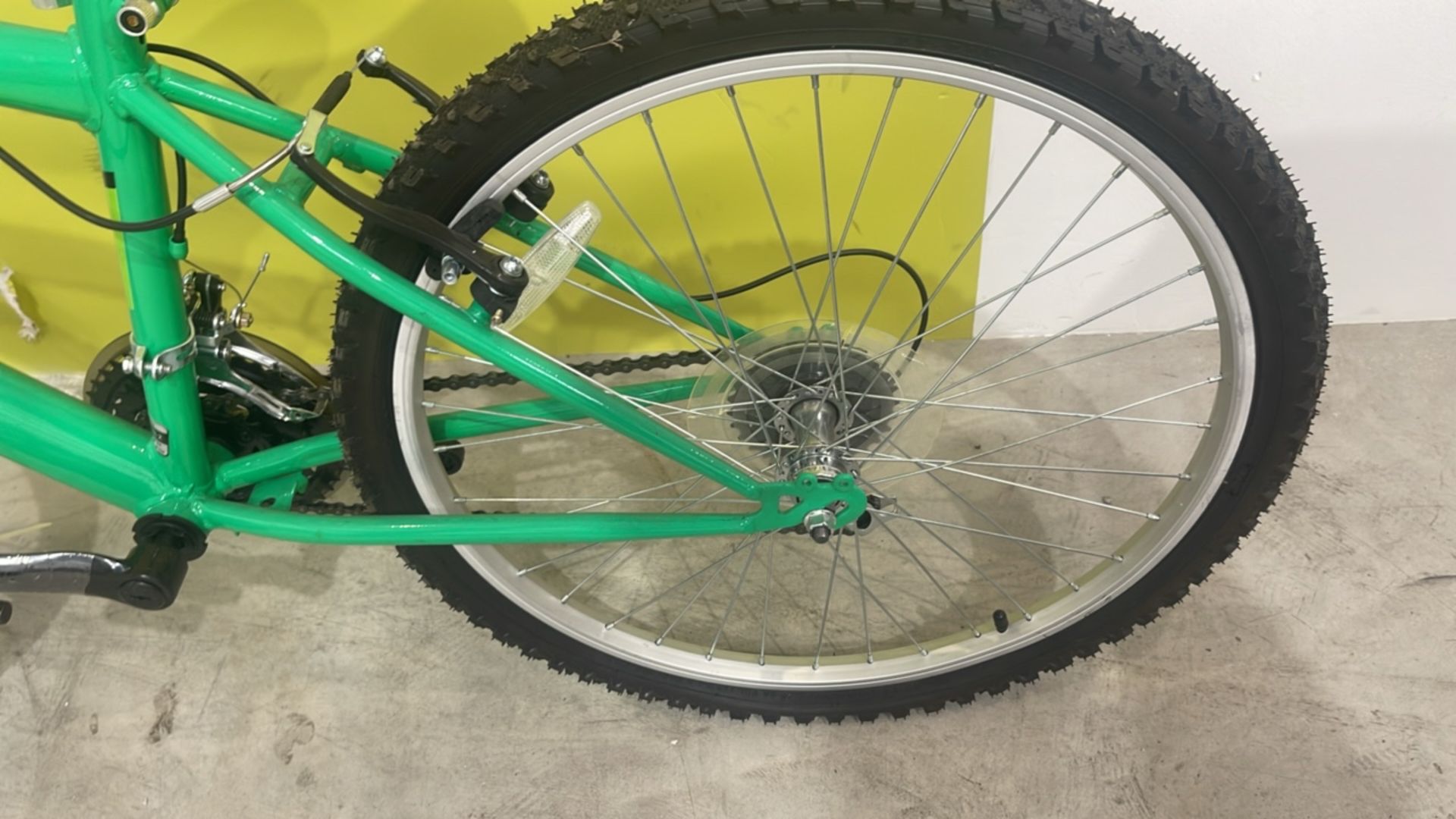 *NO RESERVE* Muddyfox Energy 24 Boys Bike 18 Speed Mountain Bike - Image 5 of 9