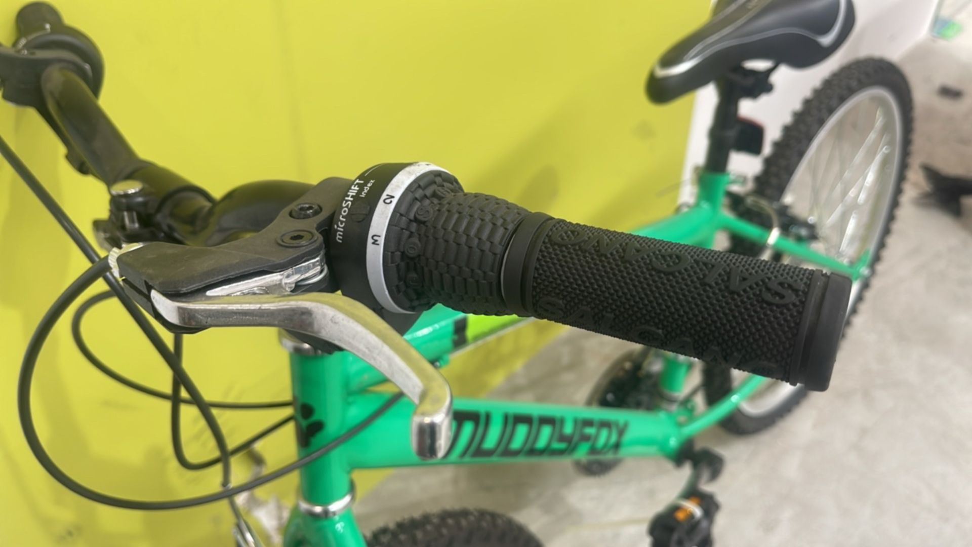 *NO RESERVE* Muddyfox Energy 24 Boys Bike 18 Speed Mountain Bike - Image 3 of 9