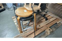 *NO RESERVE* Wooden Stools x3