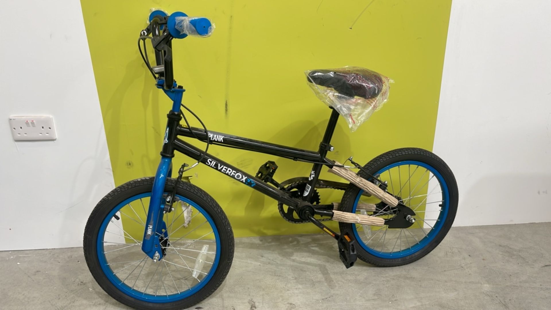 *NO RESERVE* Plank Silverfox Childs BMX 18 Inch Wheels Would Suit 5 to 9 Years - Image 7 of 7