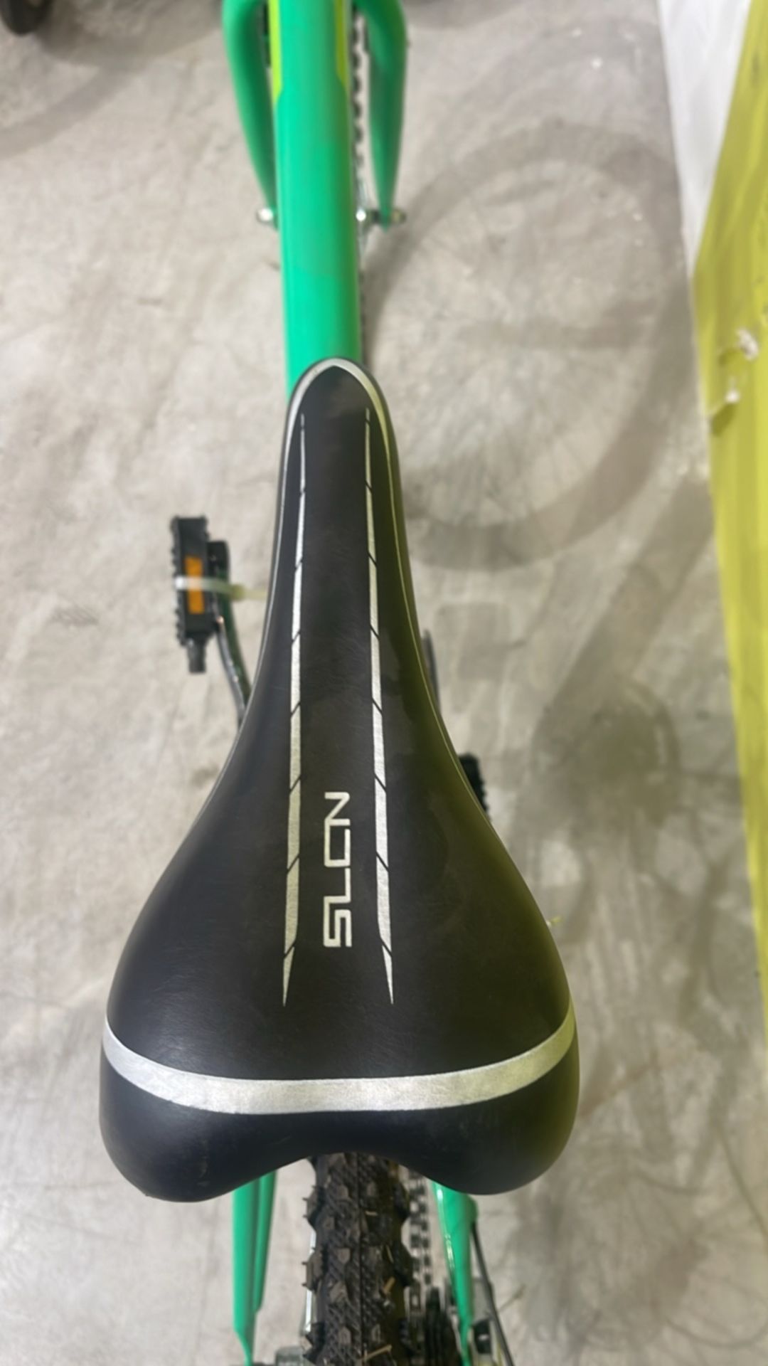 *NO RESERVE* Muddyfox Energy 24 Boys Bike 18 Speed Mountain Bike - Image 4 of 9