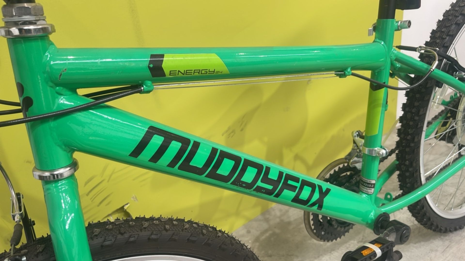 *NO RESERVE* Muddyfox Energy 24 Boys Bike 18 Speed Mountain Bike - Image 2 of 9