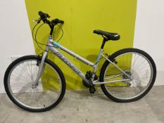 *NO RESERVE* Muddyfox Synergy 26 Ladies Hybrid Bike