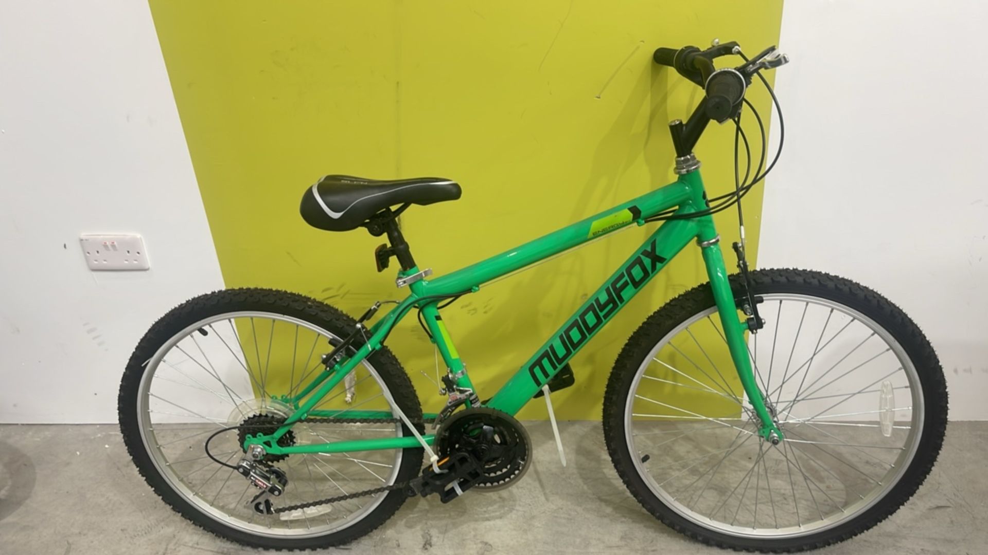 *NO RESERVE* Muddyfox Energy 24 Boys Bike 18 Speed Mountain Bike - Image 6 of 9