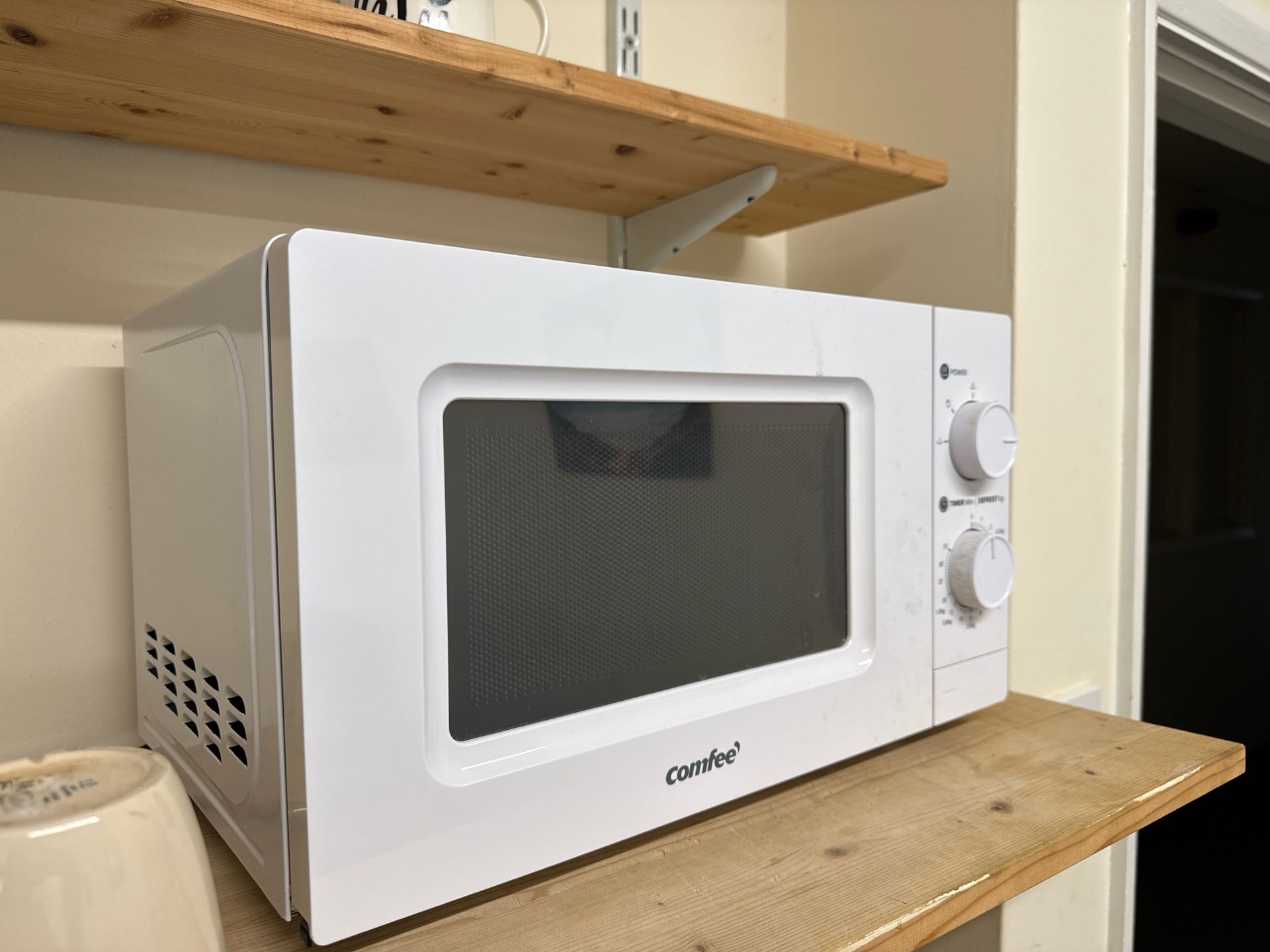*NO RESERVE* Comfee Microwave - Image 2 of 4