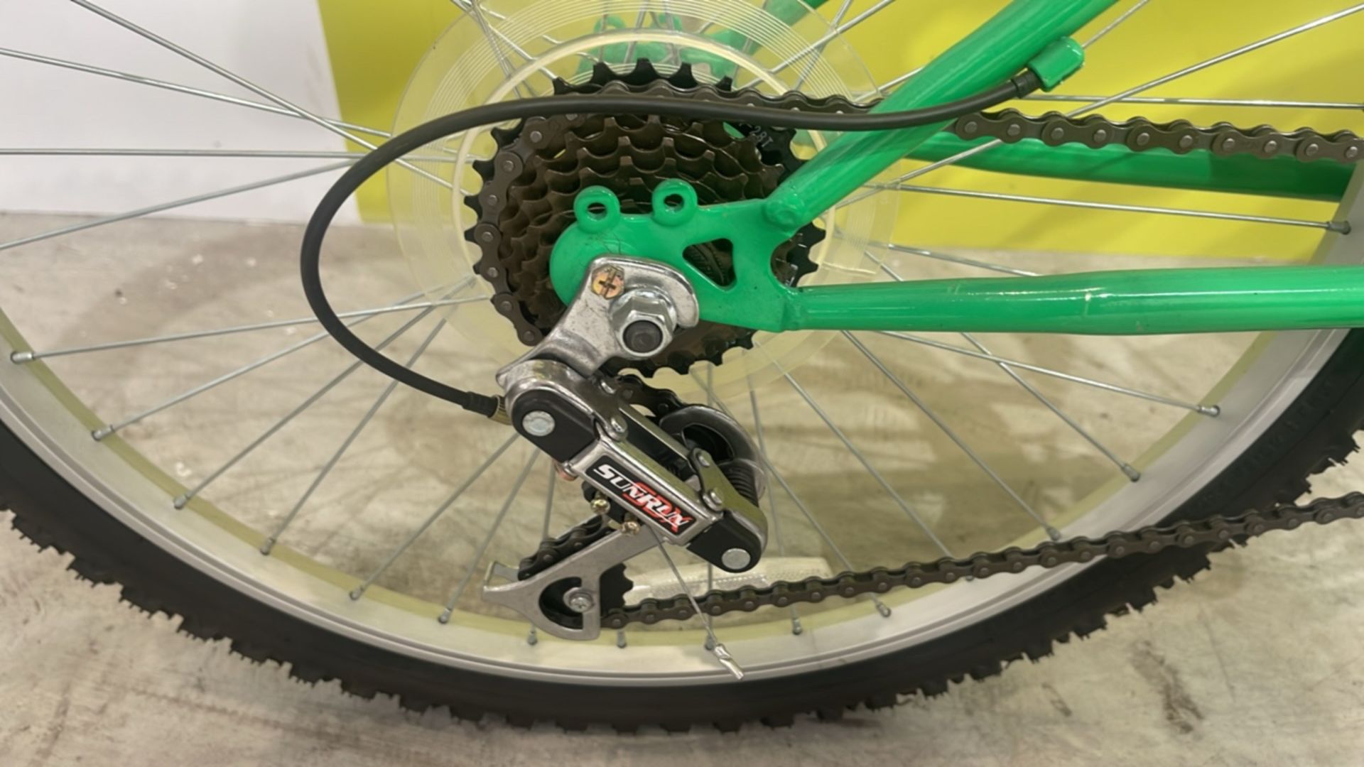 *NO RESERVE* Muddyfox Energy 24 Boys Bike 18 Speed Mountain Bike - Image 8 of 9