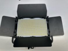 PIXAPRO VNIX LED 1000s Studio Light