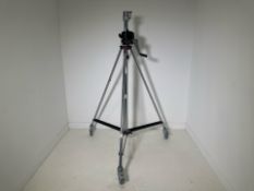 Manfrotto 083NW Windup Stand - With Wheels