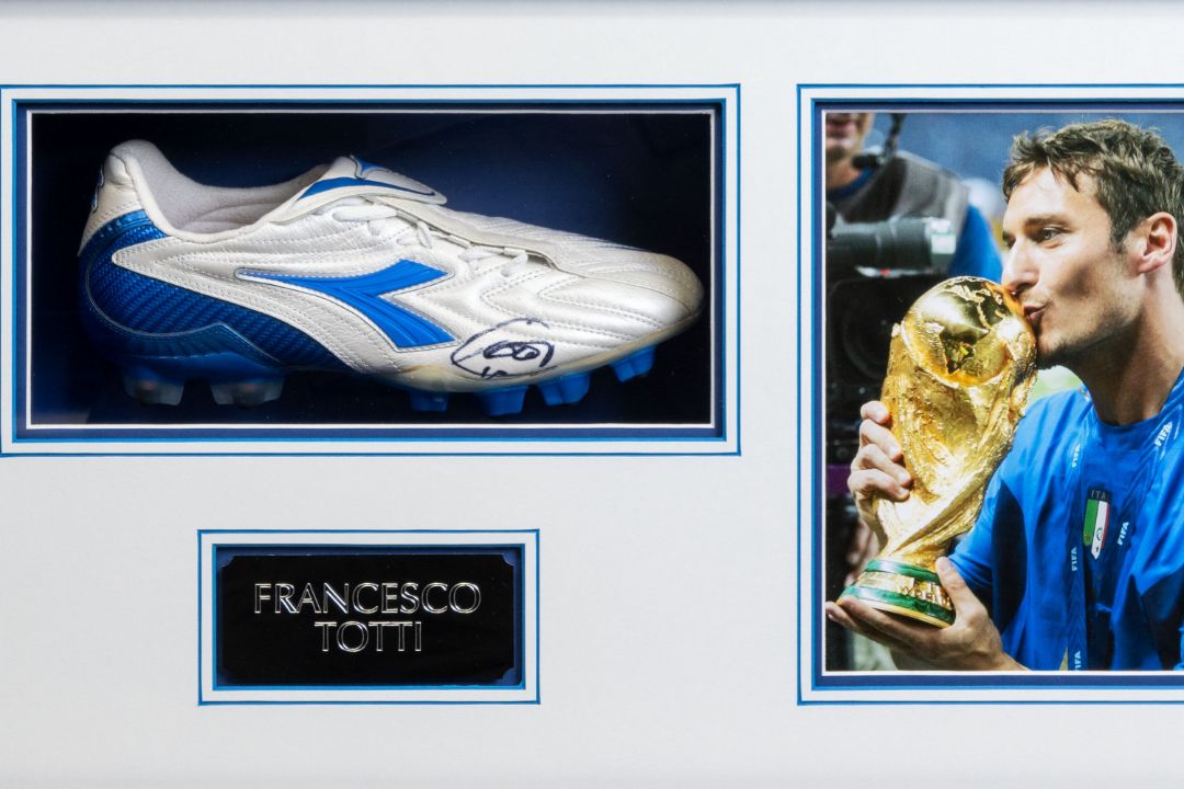 Francesco Totti Signed Diadora Football Boot - Image 3 of 3